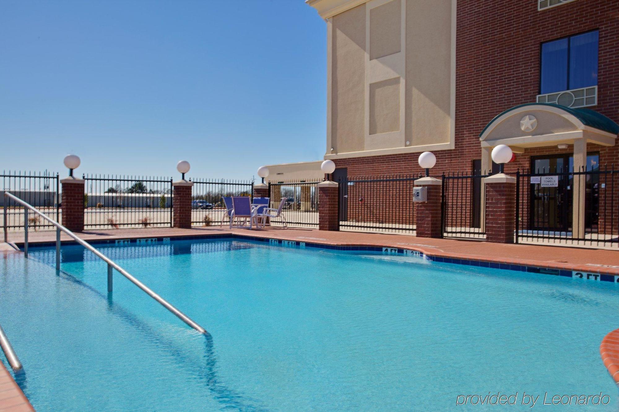 Holiday Inn Express Hotel & Suites Waller By Ihg Exterior photo